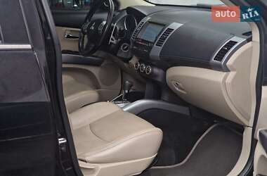 Внедорожник / Кроссовер Mitsubishi Outlander 2010 в 