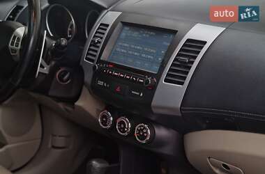 Внедорожник / Кроссовер Mitsubishi Outlander 2010 в 