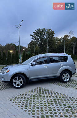 Внедорожник / Кроссовер Mitsubishi Outlander 2009 в 