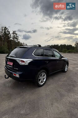 Внедорожник / Кроссовер Mitsubishi Outlander 2013 в 