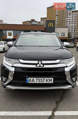 Позашляховик / Кросовер Mitsubishi Outlander 2017 в Києві