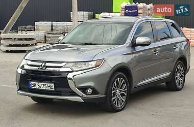 Позашляховик / Кросовер Mitsubishi Outlander 2015 в Млиніві