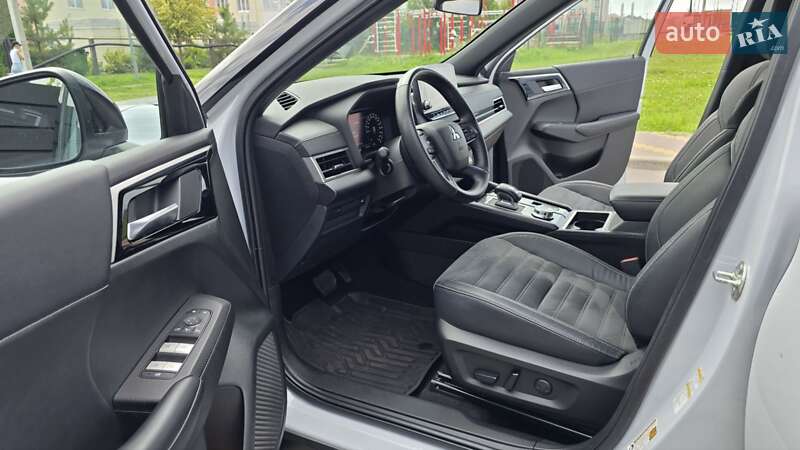 Внедорожник / Кроссовер Mitsubishi Outlander 2022 в Киеве