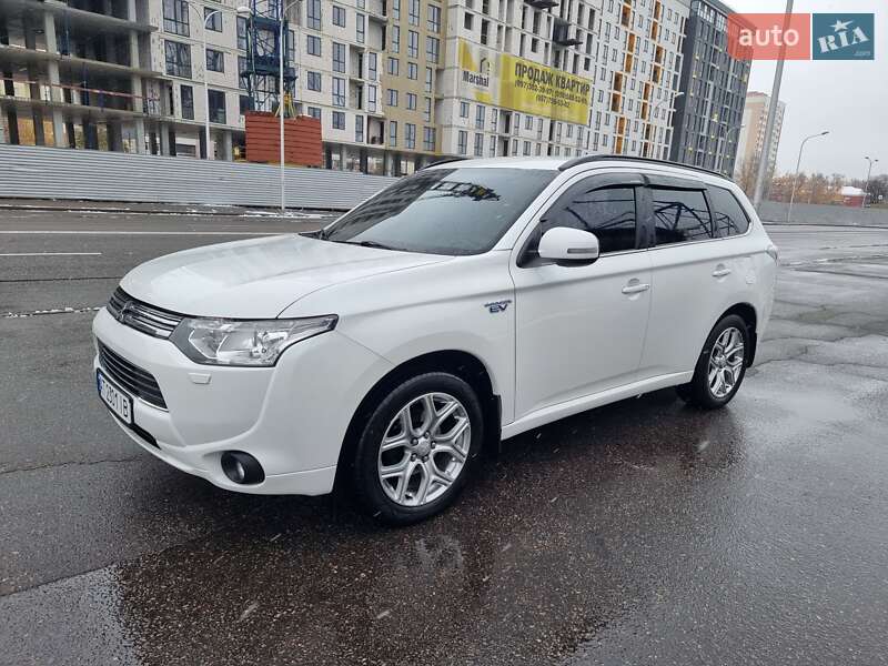 Внедорожник / Кроссовер Mitsubishi Outlander 2014 в Харькове фото 8 Внедорожник / Кроссовер Mitsubishi Outlander 2014 в Харькове
