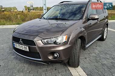 Внедорожник / Кроссовер Mitsubishi Outlander 2011 в 