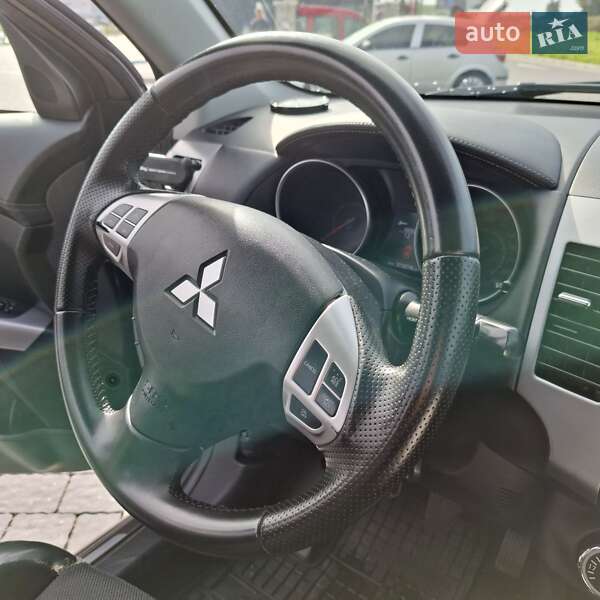 Позашляховик / Кросовер Mitsubishi Outlander 2011 в Львові фото 7 Позашляховик / Кросовер Mitsubishi Outlander 2011 в Львові