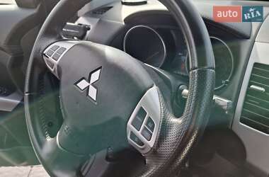 Внедорожник / Кроссовер Mitsubishi Outlander 2011 в 
