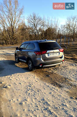 Позашляховик / Кросовер Mitsubishi Outlander 2018 в 