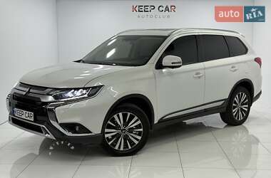 Внедорожник / Кроссовер Mitsubishi Outlander 2018 в 