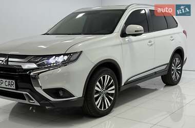 Внедорожник / Кроссовер Mitsubishi Outlander 2018 в 