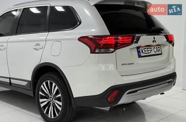 Внедорожник / Кроссовер Mitsubishi Outlander 2018 в 