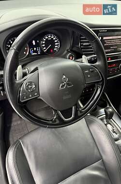 Внедорожник / Кроссовер Mitsubishi Outlander 2018 в 