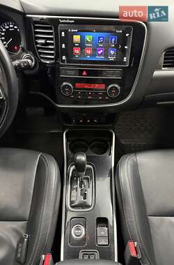 Внедорожник / Кроссовер Mitsubishi Outlander 2018 в 