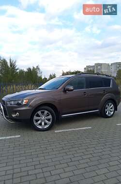 Внедорожник / Кроссовер Mitsubishi Outlander 2011 в 