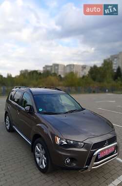 Внедорожник / Кроссовер Mitsubishi Outlander 2011 в 
