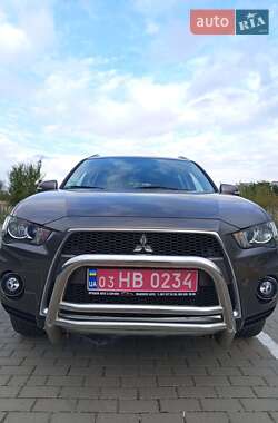 Внедорожник / Кроссовер Mitsubishi Outlander 2011 в 