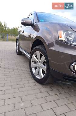 Внедорожник / Кроссовер Mitsubishi Outlander 2011 в 