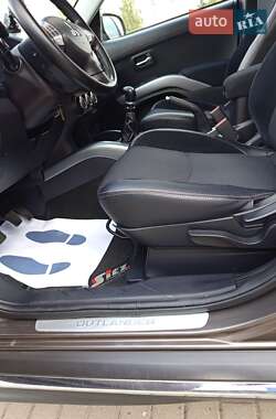 Внедорожник / Кроссовер Mitsubishi Outlander 2011 в 