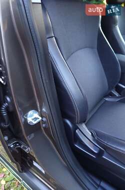 Внедорожник / Кроссовер Mitsubishi Outlander 2011 в 