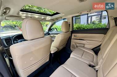 Внедорожник / Кроссовер Mitsubishi Outlander 2017 в 