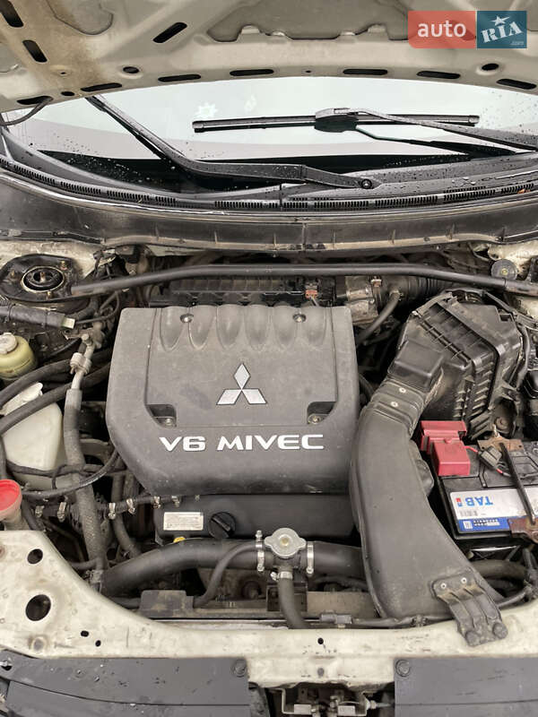 Внедорожник / Кроссовер Mitsubishi Outlander 2007 в Софиевской Борщаговке
