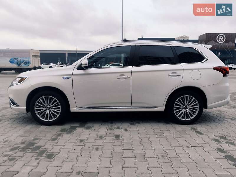 Внедорожник / Кроссовер Mitsubishi Outlander 2019 в Киеве