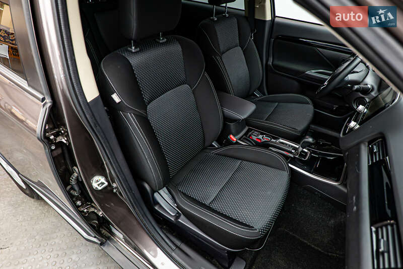 Внедорожник / Кроссовер Mitsubishi Outlander 2021 в Киеве