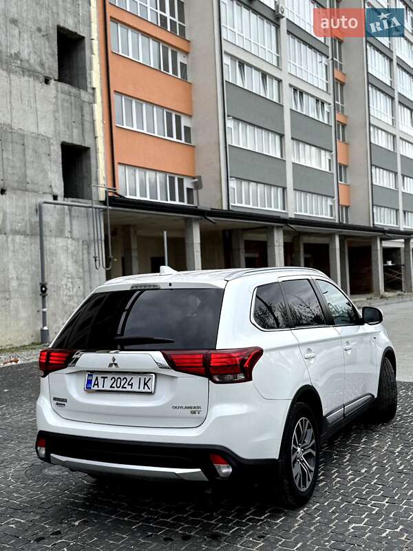 Позашляховик / Кросовер Mitsubishi Outlander 2016 в Івано-Франківську