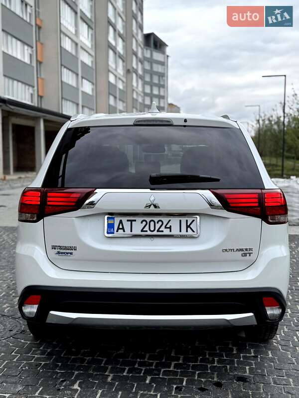 Позашляховик / Кросовер Mitsubishi Outlander 2016 в Івано-Франківську