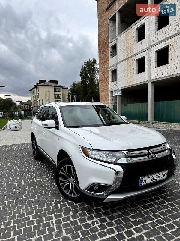 Позашляховик / Кросовер Mitsubishi Outlander 2016 в Івано-Франківську