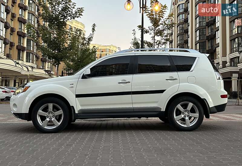 Внедорожник / Кроссовер Mitsubishi Outlander 2010 в Киеве