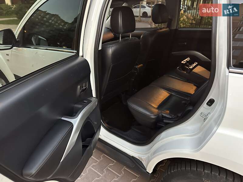 Внедорожник / Кроссовер Mitsubishi Outlander 2010 в Киеве