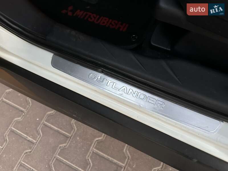 Внедорожник / Кроссовер Mitsubishi Outlander 2010 в Киеве