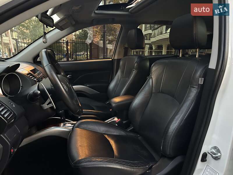 Внедорожник / Кроссовер Mitsubishi Outlander 2010 в Киеве