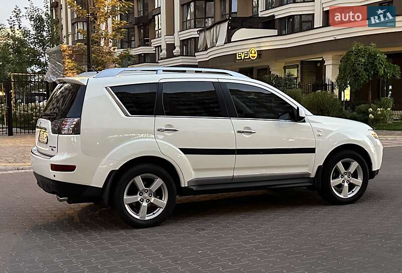 Внедорожник / Кроссовер Mitsubishi Outlander 2010 в Киеве