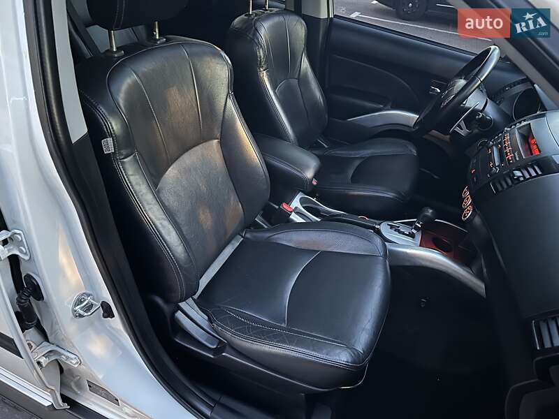 Внедорожник / Кроссовер Mitsubishi Outlander 2010 в Киеве