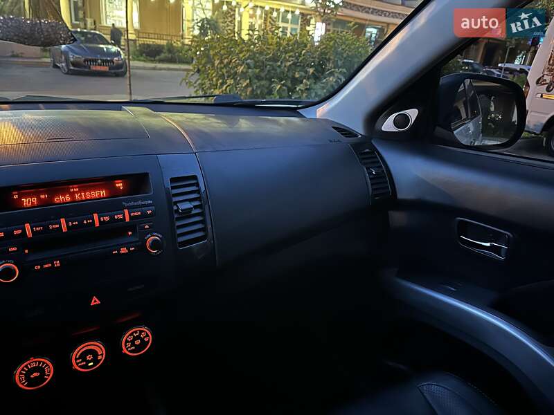 Внедорожник / Кроссовер Mitsubishi Outlander 2010 в Киеве