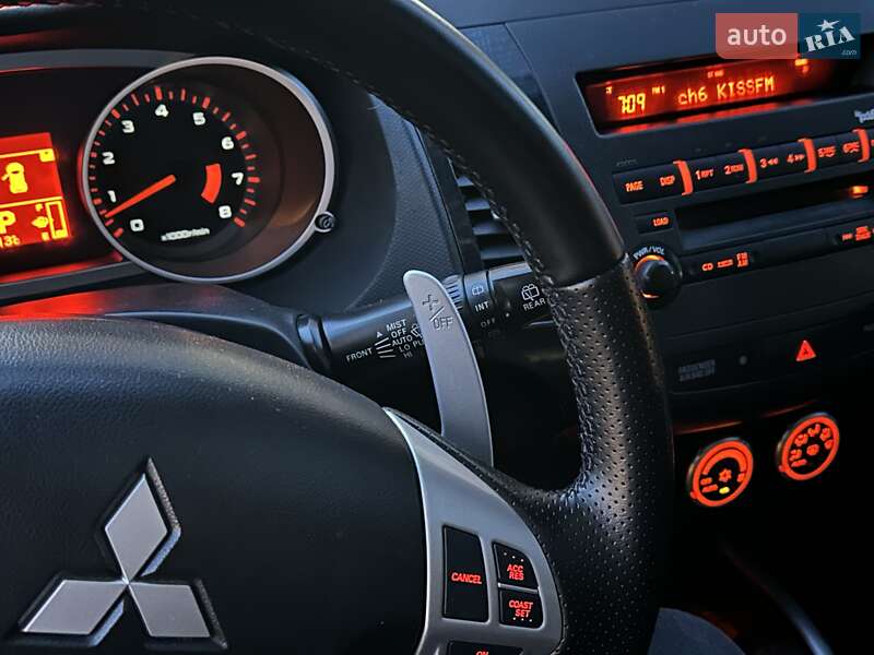 Внедорожник / Кроссовер Mitsubishi Outlander 2010 в Киеве
