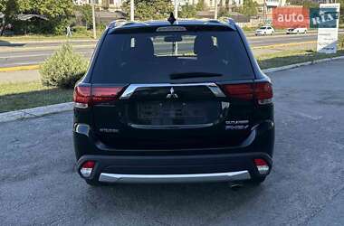 Внедорожник / Кроссовер Mitsubishi Outlander 2018 в 