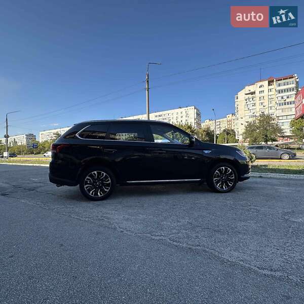 Внедорожник / Кроссовер Mitsubishi Outlander 2018 в Запорожье