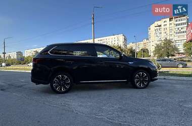 Внедорожник / Кроссовер Mitsubishi Outlander 2018 в 