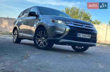Позашляховик / Кросовер Mitsubishi Outlander 2016 в Кам'янському
