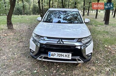 Позашляховик / Кросовер Mitsubishi Outlander 2015 в Києві