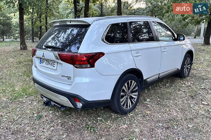 Внедорожник / Кроссовер Mitsubishi Outlander 2015 в Киеве