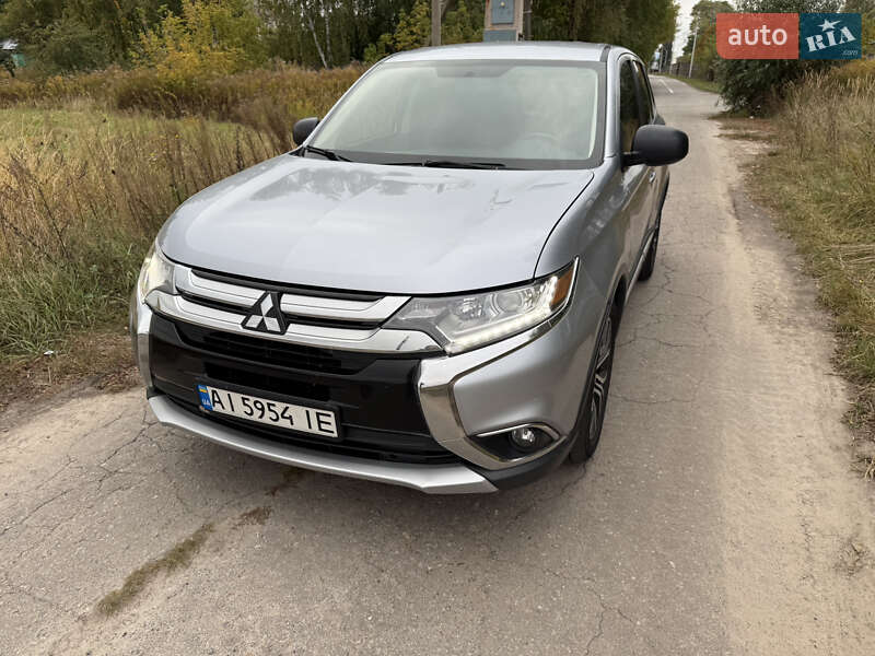 Внедорожник / Кроссовер Mitsubishi Outlander 2017 в Киеве