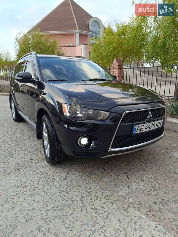 Внедорожник / Кроссовер Mitsubishi Outlander 2011 в 