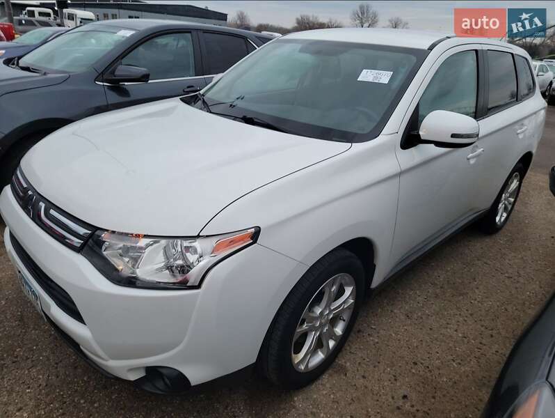 Внедорожник / Кроссовер Mitsubishi Outlander 2014 в Черновцах