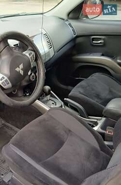 Внедорожник / Кроссовер Mitsubishi Outlander 2011 в 