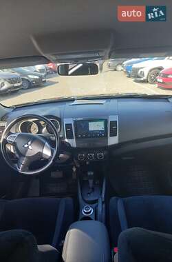 Внедорожник / Кроссовер Mitsubishi Outlander 2010 в 