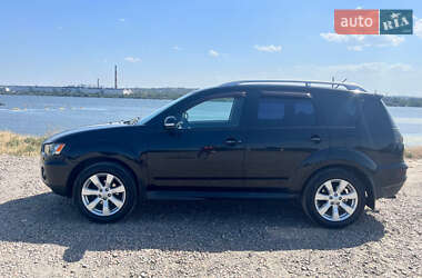 Внедорожник / Кроссовер Mitsubishi Outlander 2010 в 